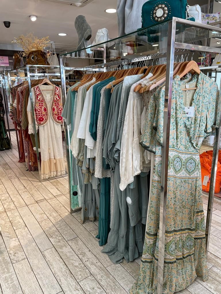 Boutique de prêt à porter féminin et accessoires femme à Saint-Cyprien