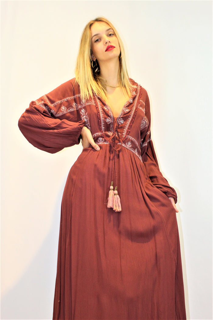 robe longue fluide couleur terre broderie florale