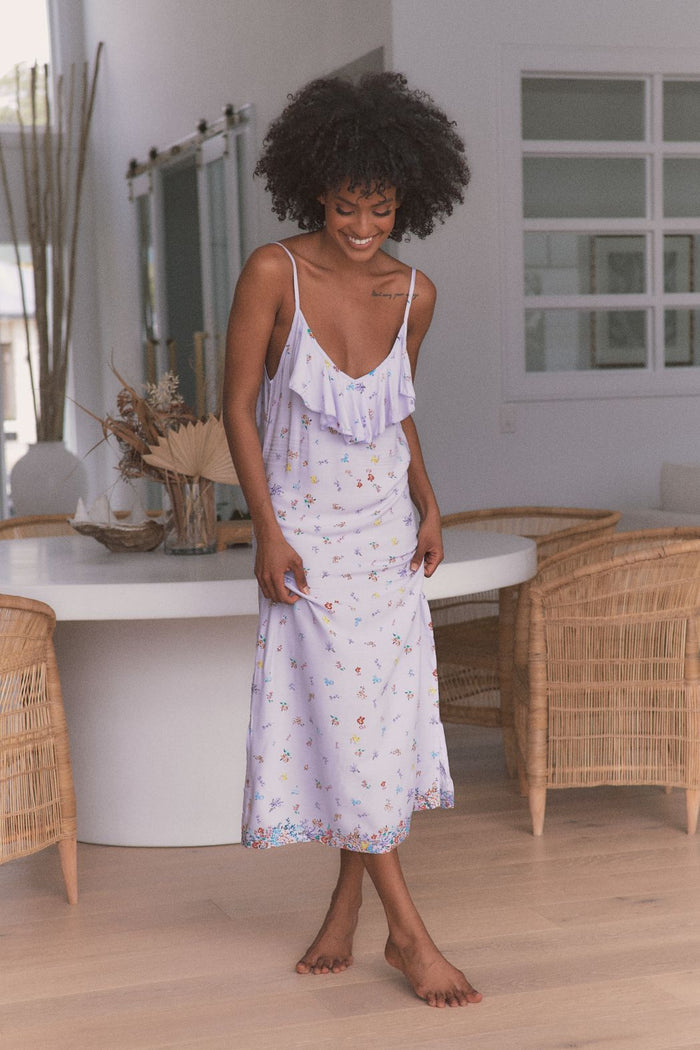 robe longue blanche petite fleur volantée