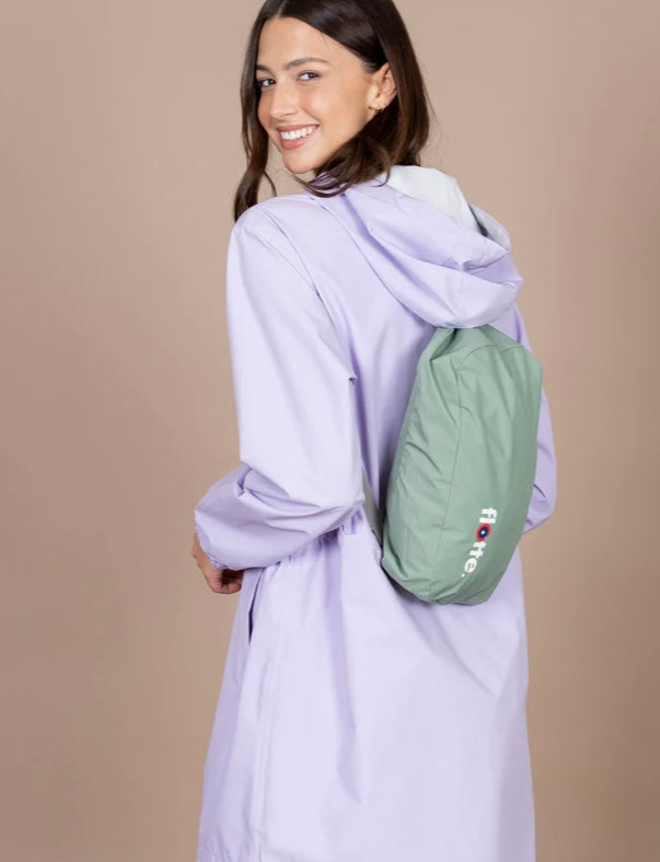 veste de pluie couleur parme à capuche
