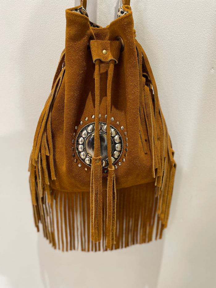 Sac seau bohème à franges Arizona Spirit – Suédine camel avec bandoulière amovible