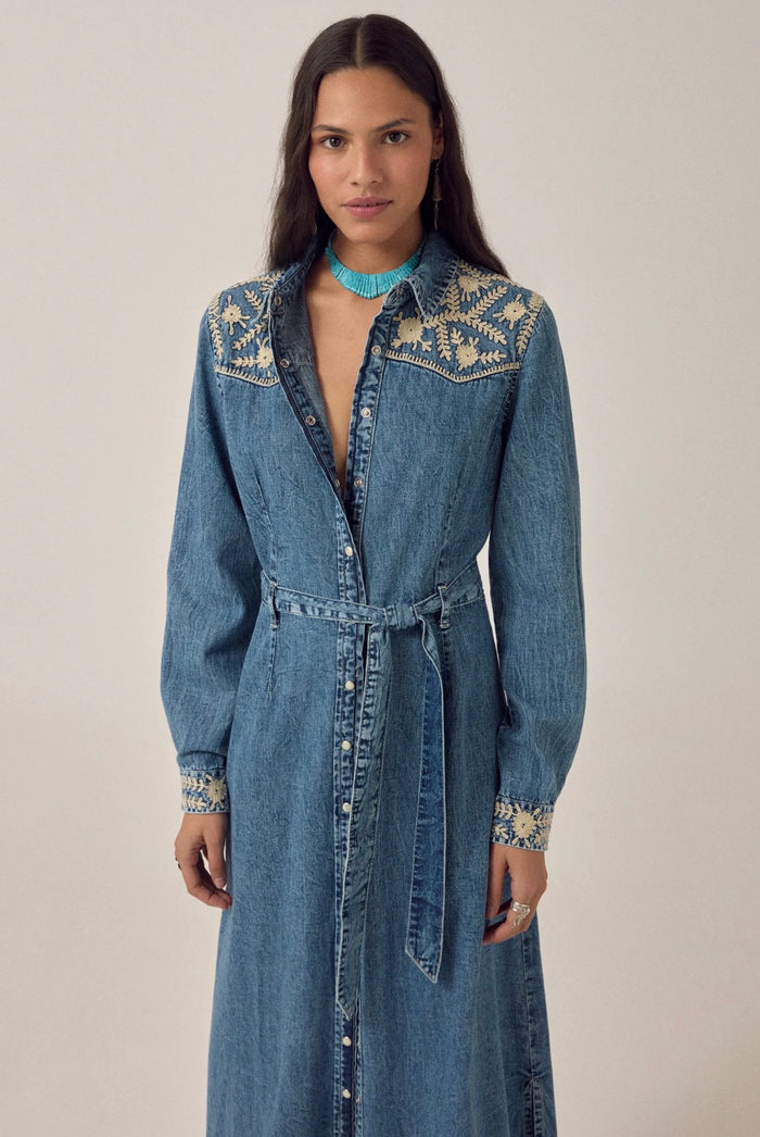 Robe longue Amélia en denim brodé