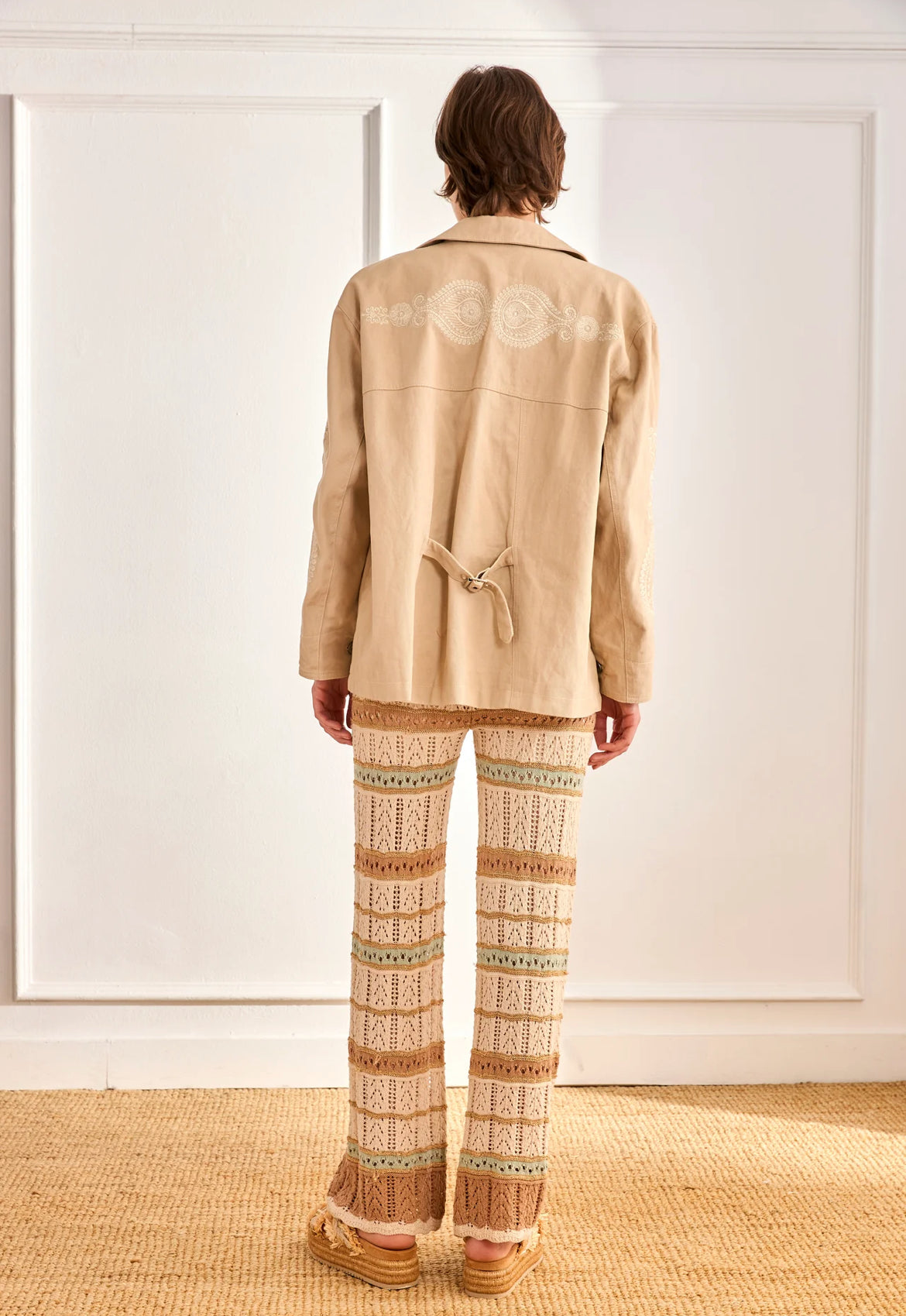 Dos veste beige broderie ton sur ton