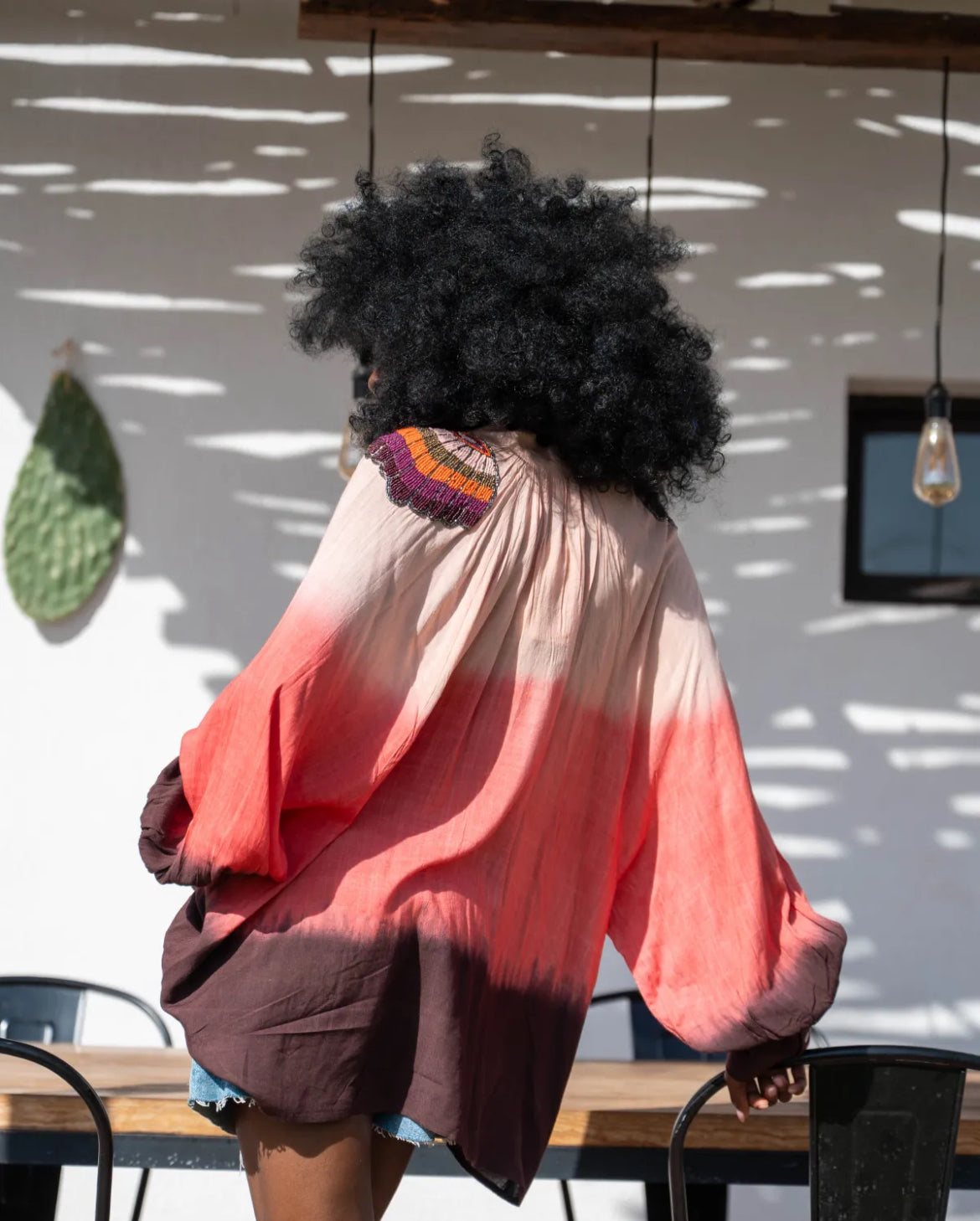 détail broderie perlée épaule blouse SUNSET style bohème
