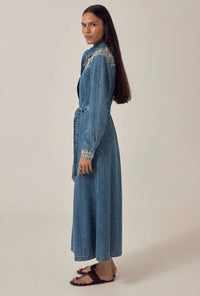 Robe longue Amélia en denim brodé