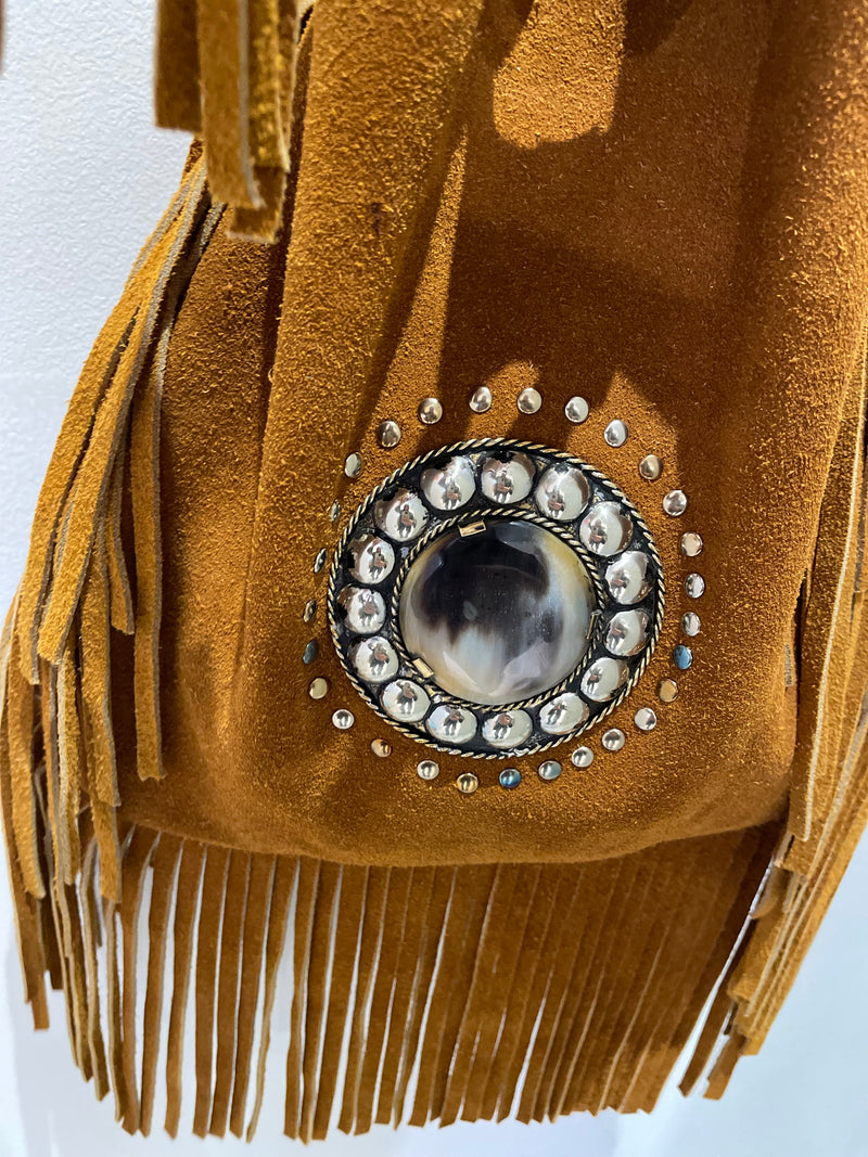 Sac seau bohème à franges Arizona Spirit – Suédine camel avec bandoulière amovible