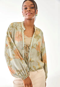 Détail galon turquoise blouse bohème