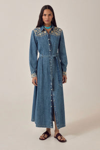 Robe longue Amélia en denim brodé
