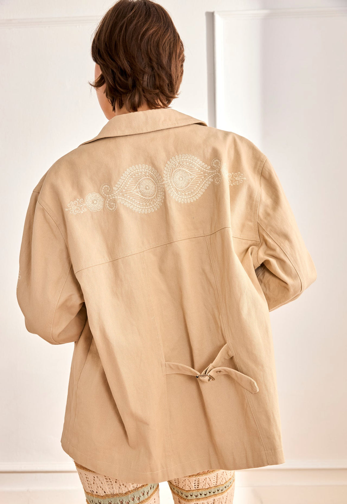 Détail lien ajustable dos veste ZARO