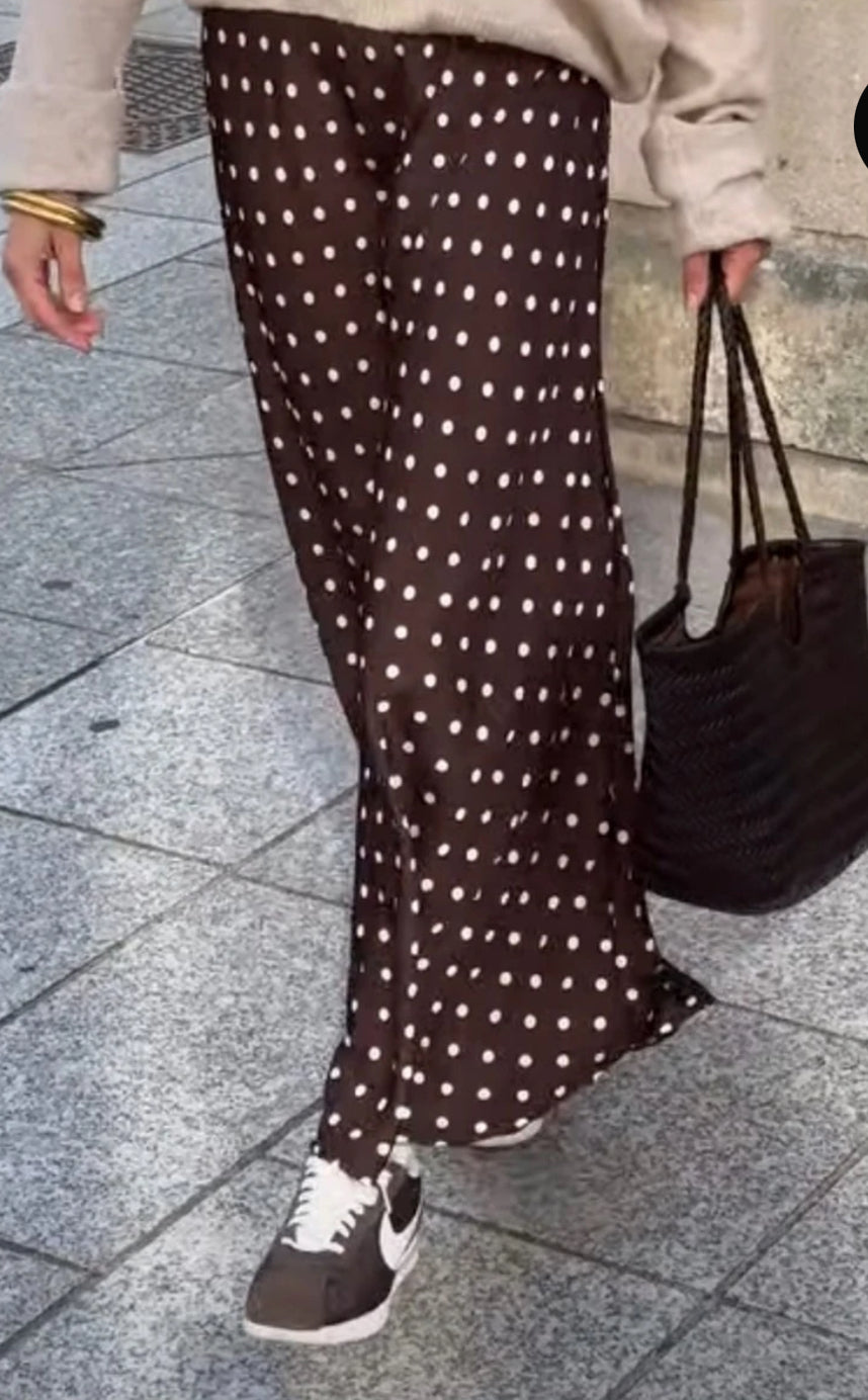 Jupe fluide à pois Sienna – style bohème chic moderne