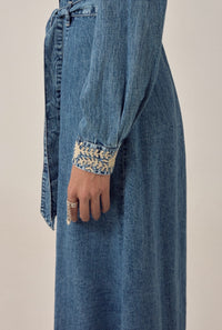 Robe longue Amélia en denim brodé