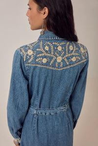 Robe longue Amélia en denim brodé