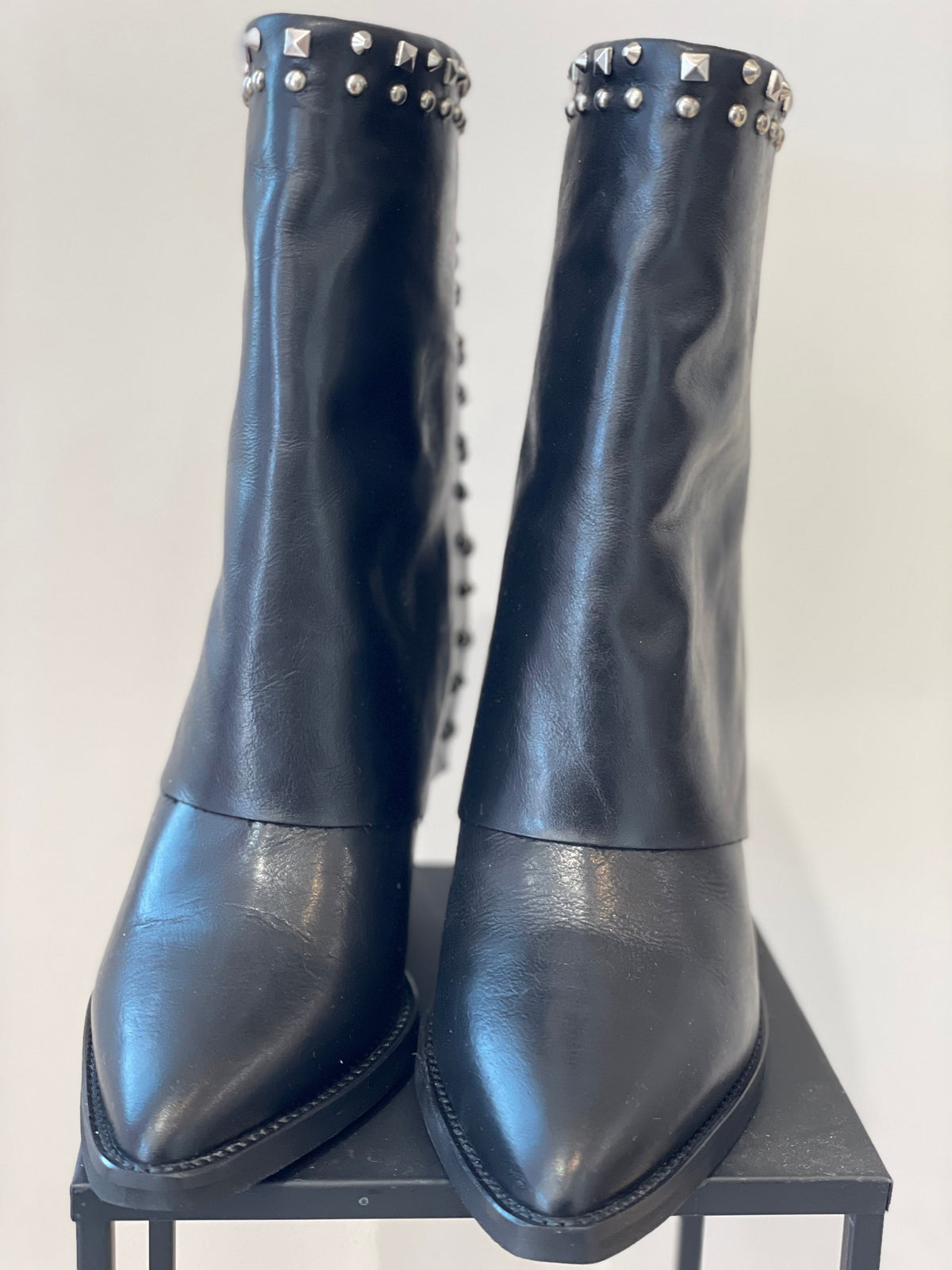 Boots Betty cloutées smr