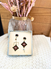 Bijou artisanal italien Principessa Glam : boucles d’oreilles dépareillées en plaqué or 18K avec motifs œil.