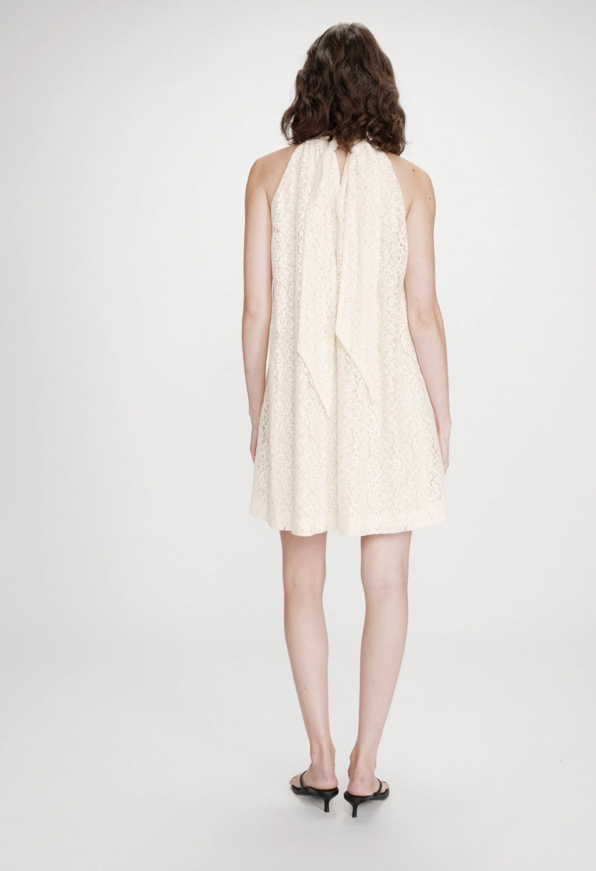 Robe Vasarely dentelle écrue – col américain