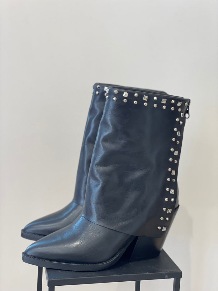 Boots Betty cloutées smr