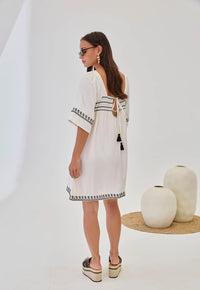 Robe blanche fluide vue arrière
