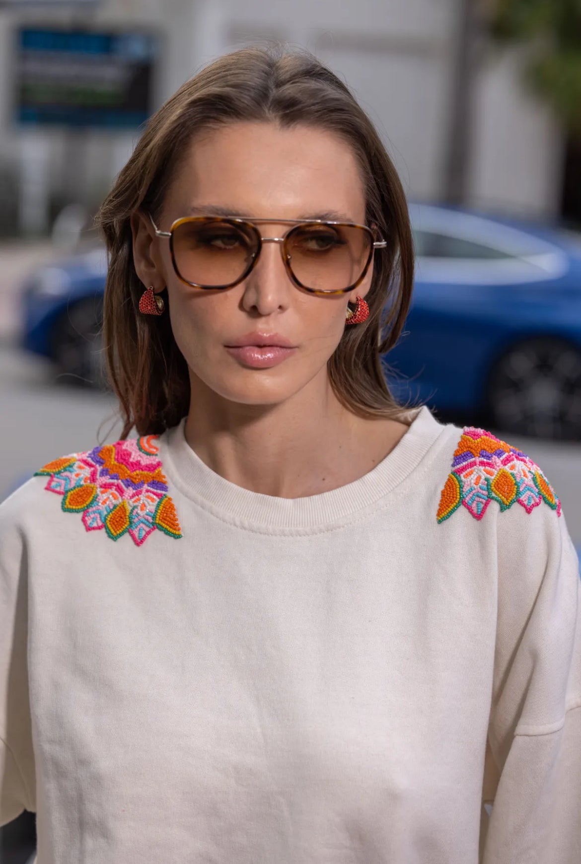 .	sweat bohème crème broderie perles épaules