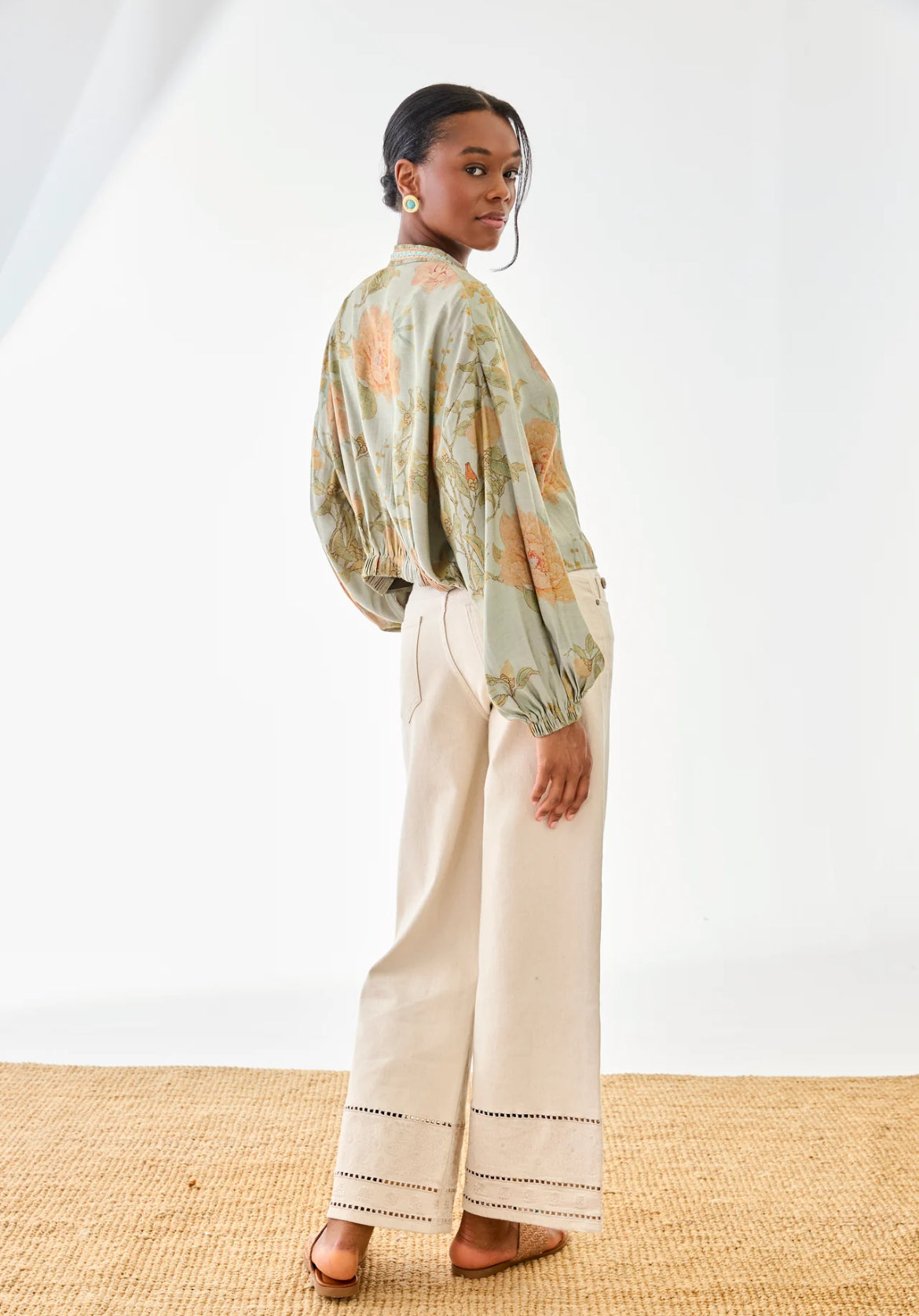 
	3.	Blouse fluide manches ballon imprimé floral
	