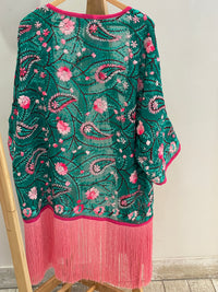 Kimono brodé à frange vert/rose