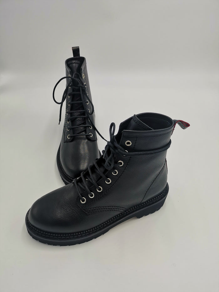 boots en cuir noir à lacets pour femme