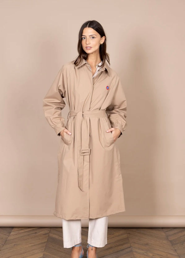 trench coat élégant et féminin 