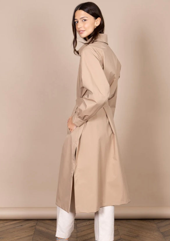 trench coat élégant et féminin 