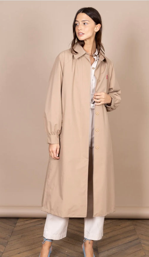 trench coat élégant et féminin 